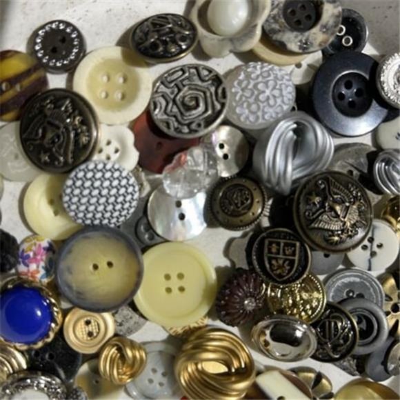 RARE LOT! 250 pc MIXED LOT of OLD-VINTAGE & NEW Buttons ALL TYPES & SIZES - Picture 2 of 4